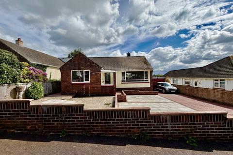 2 bed property, in Twickenham Road, £325,000