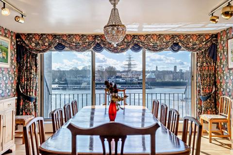5 bed property, in Ferry Street, £1,638,000