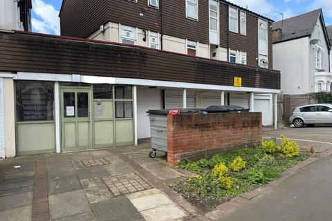1 bed property, in Langham Road, £295,000