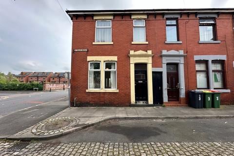 4 bed property, in St Pauls Avenue, £195,000