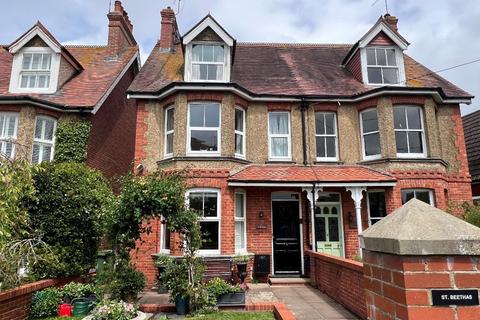 3 bed property, in College Hill, £375,000