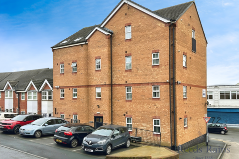 1 bed property, in St. Andrews Square, £45,000