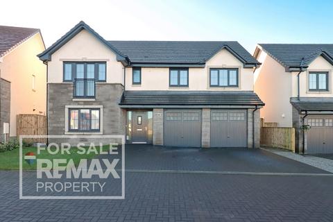 5 bed property, in East Cairn View, £495,000