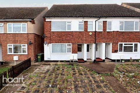 2 bed property, in Ethelburga Road, £300,000