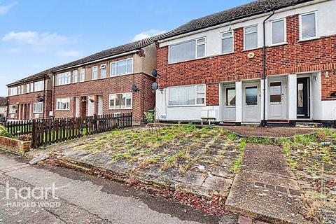 2 bed property, in Ethelburga Road, £290,000