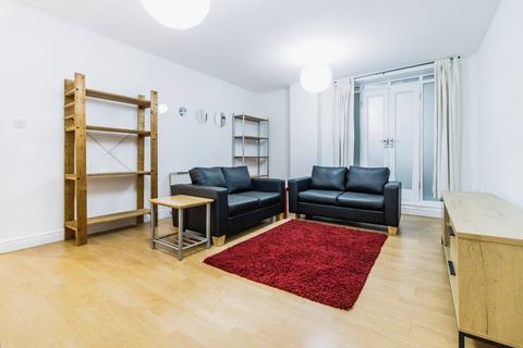2 bed property, in Whitworth Street, £135,000