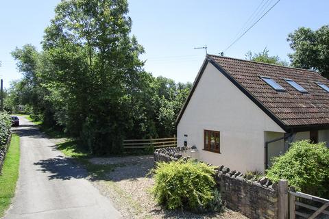 2 bed property, in Middle Stoughton, £335,000