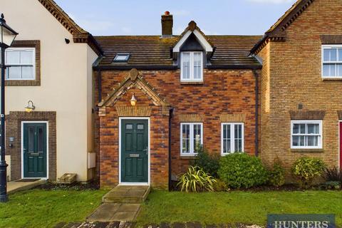 2 bed property, in Trinity Way, £140,000