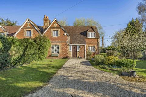 3 bed property, in The Green, £739,950