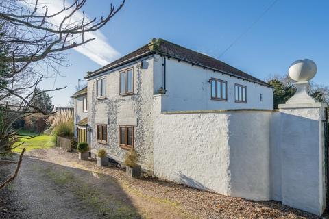 5 bed property, in Front Road, £580,000