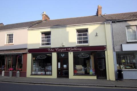 2 bed property, in (Commercial & Residential) Queen Street, £300,000