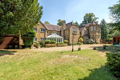 10 bed property, in Wood Lane, £3,000,000
