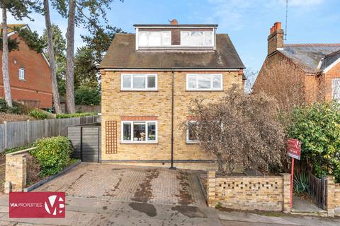 5 bed property, in Briscoe Road, £750,000