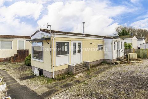 1 bed property, in Westcliffe Drive, £27,950