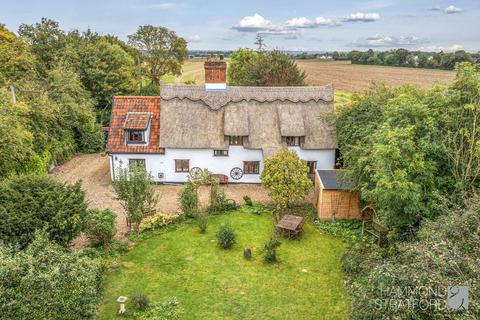 5 bed property, in Rectory Lane, £600,000