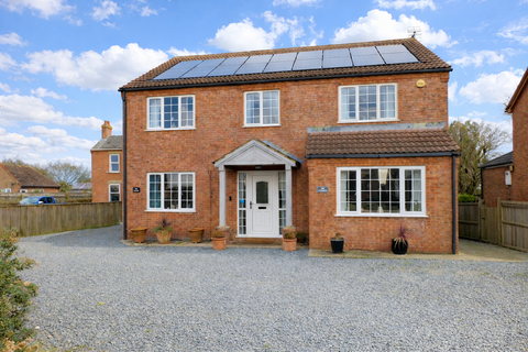 4 bed property, in Washway Road, £474,995