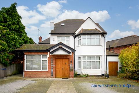 8 bed property, in Grosvenor Gardens, £2,600,000