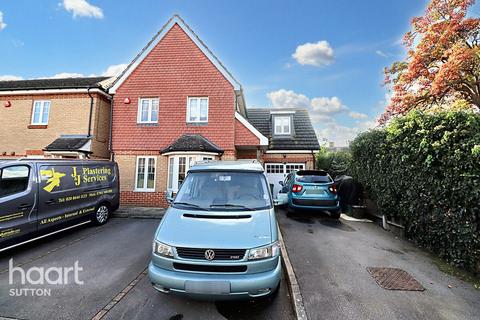4 bed property, in Farrier Place, £650,000