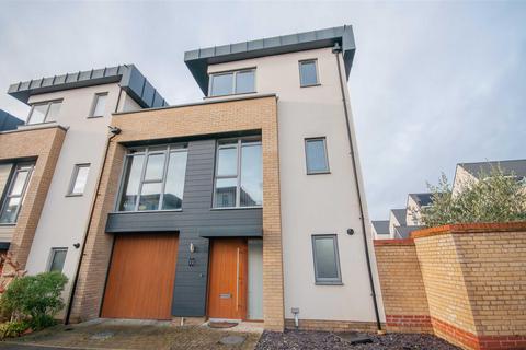 4 bed property, in Lodge Vale, £635,000