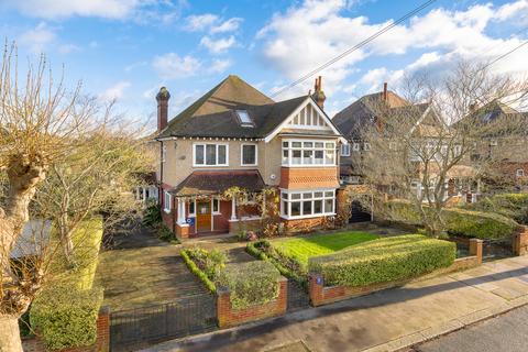 5 bed property, in Cheyne Walk, £1,300,000
