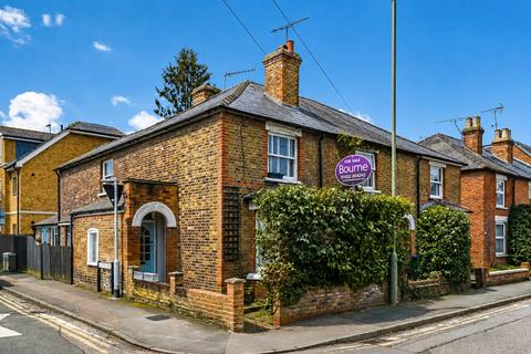 3 bed property, in Anyards Road, £475,000