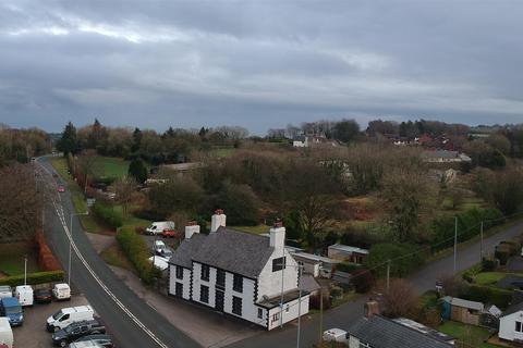 5 bed property, in St. Asaph Road, £600,000