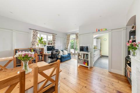 4 bed property, in Mount Road, £840,000