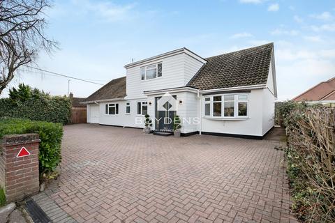 4 bed property, in Point Clear Road, £625,000