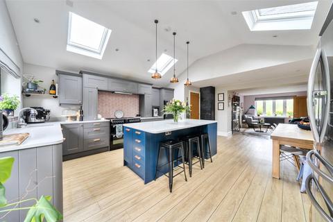 4 bed property, in Elcot Lane, £850,000
