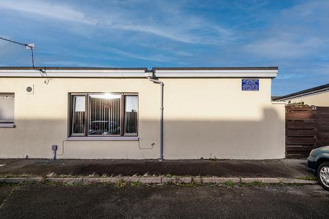 3 bed property, in Park Road, £125,000