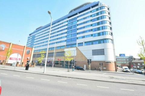 1 bed property, in Huntingdon Street, £70,000