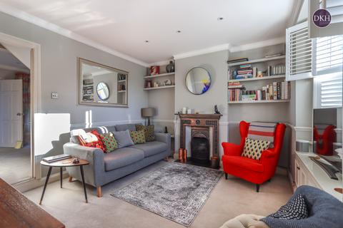 3 bed property, in New Road, £600,000
