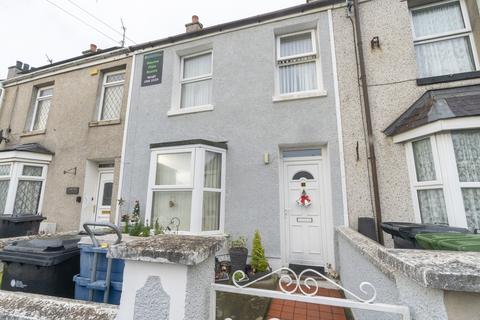 3 bed property, in Longford Terrace, £90,000