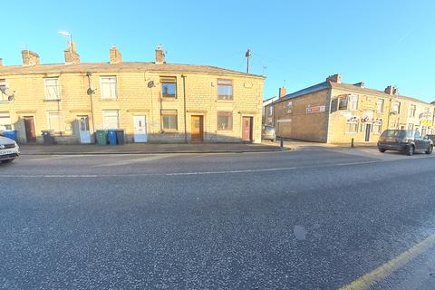 2 bed property, in Tottington Road, £145,000