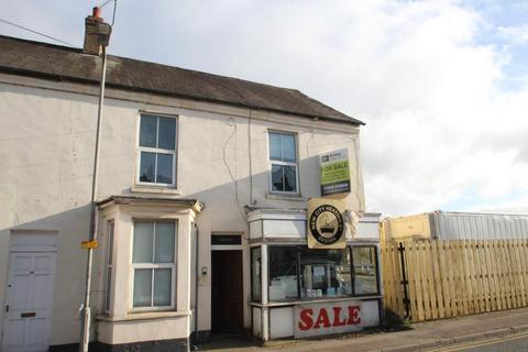 2 bed property, in Simpson Road, £350,000