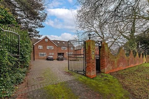 8 bed property, in Barton Road, £1,350,000