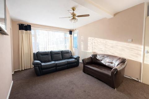 3 bed property, in Lewisham Road, £300,000