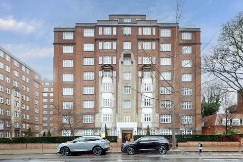 2 bed property, in Grove Hall Court, £600,000