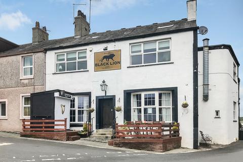 5 bed property, in The Square, £395,000