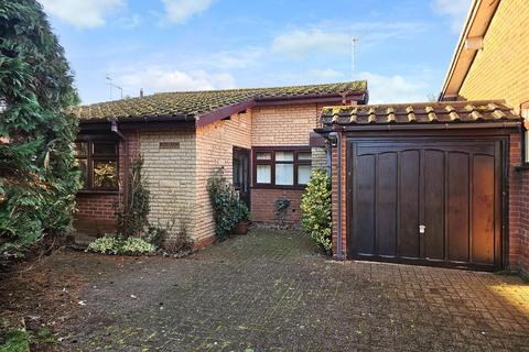 2 bed property, in The Lakes Road, £285,000