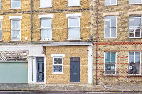 1 bed property, in Alexandra Street, £135,000