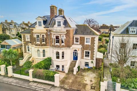 5 bed property, in Dover Road, £850,000