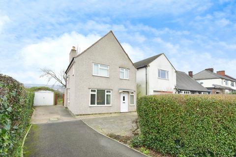 3 bed property, in Churchside, £250,000