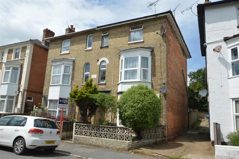 1 bed property, in Central Ryde, £99,950