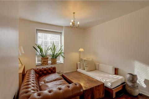 3 bed property, in Staple Street, £499,950
