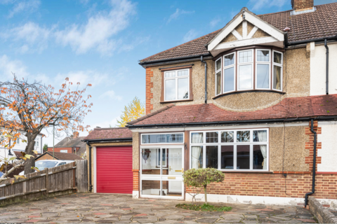 3 bed property, in Ernest Close, £730,000