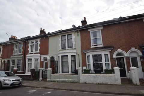 2 bed property, in Montgomerie Road, £250,000