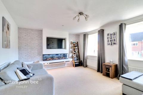 4 bed property, in Sadlers Walk, £185,000