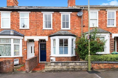 4 bed property, in East Avenue, £450,000