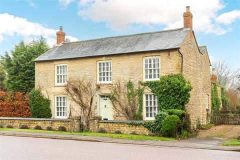 4 bed property, in High Street, £700,000